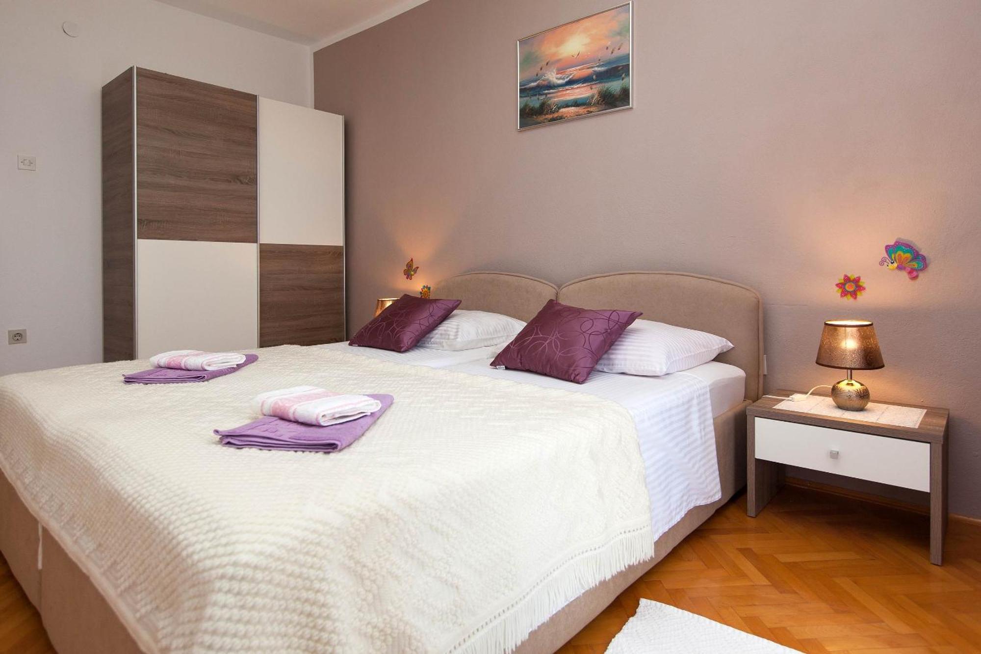 Apartments With A Parking Space Jadranovo, Crikvenica - 2377 Bilik gambar