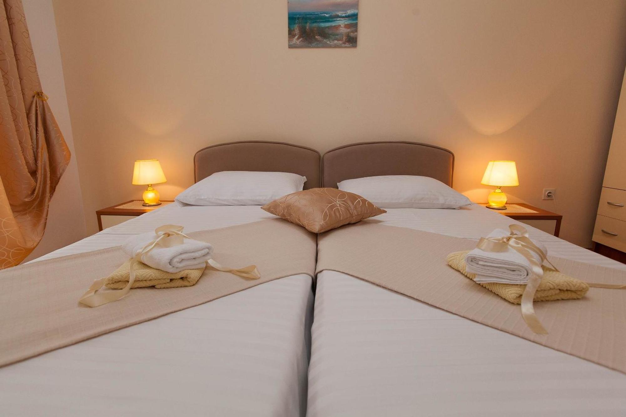 Apartments With A Parking Space Jadranovo, Crikvenica - 2377 Bilik gambar