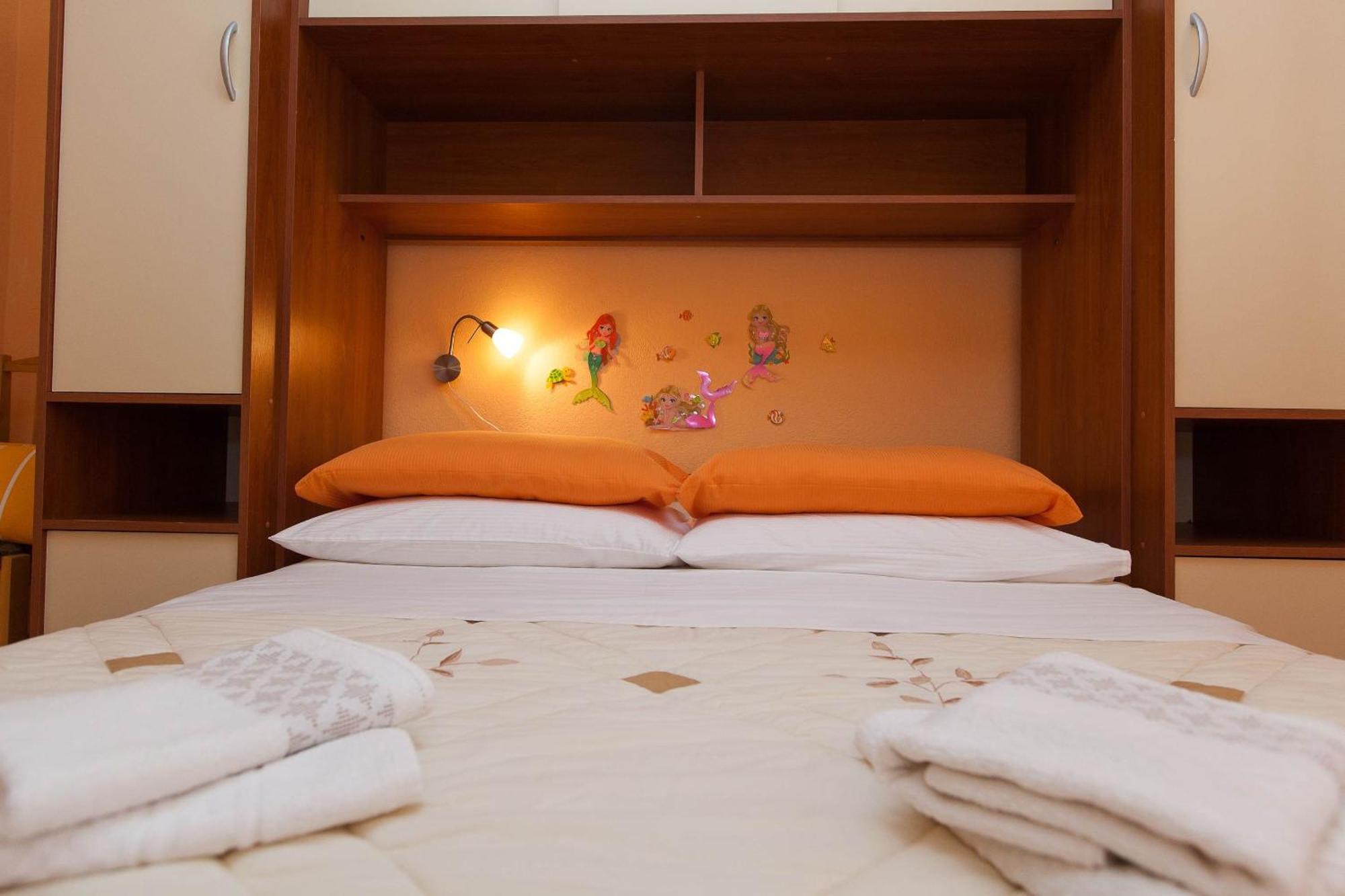 Apartments With A Parking Space Jadranovo, Crikvenica - 2377 Bilik gambar