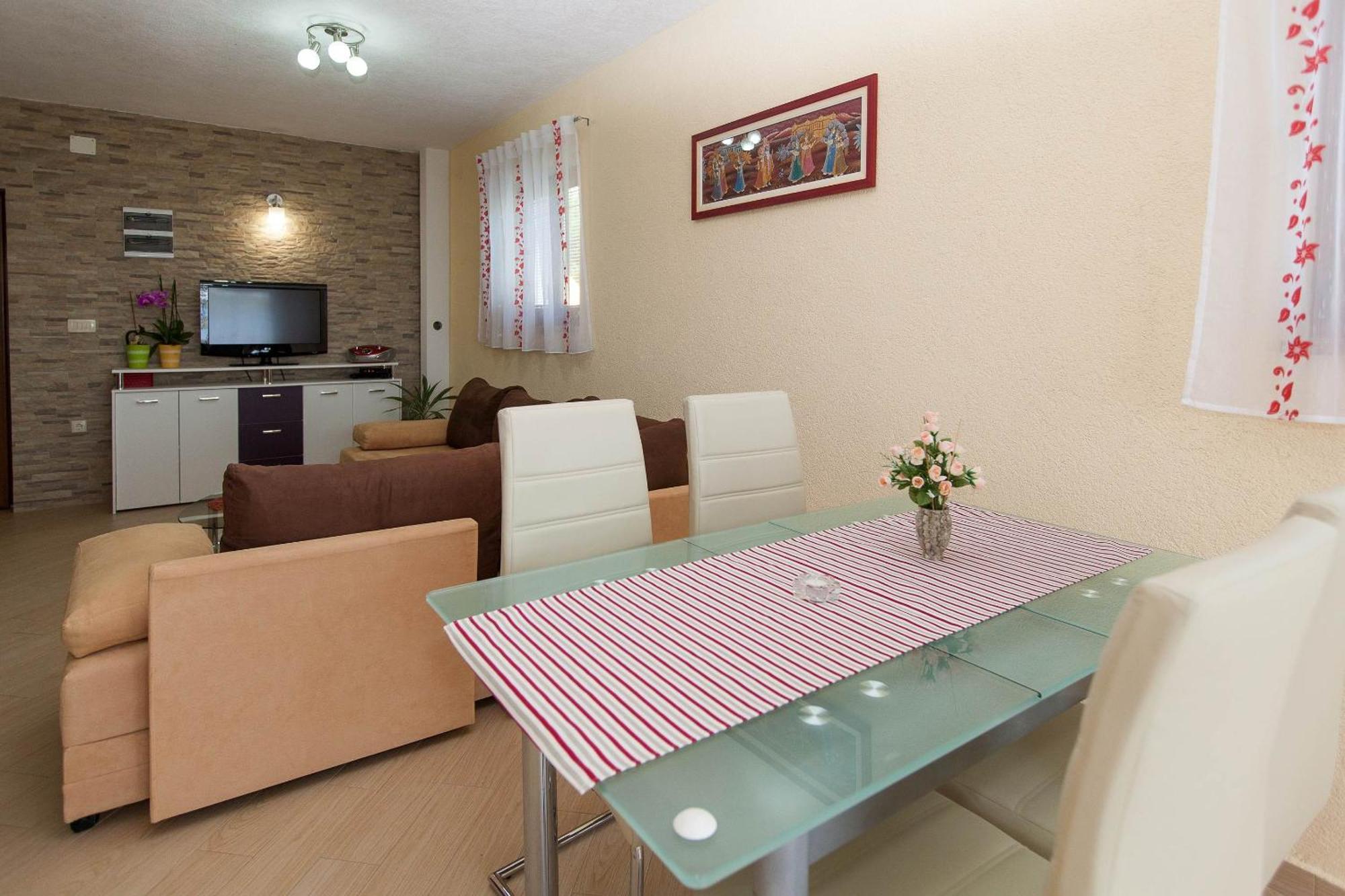 Apartments With A Parking Space Jadranovo, Crikvenica - 2377 Bilik gambar
